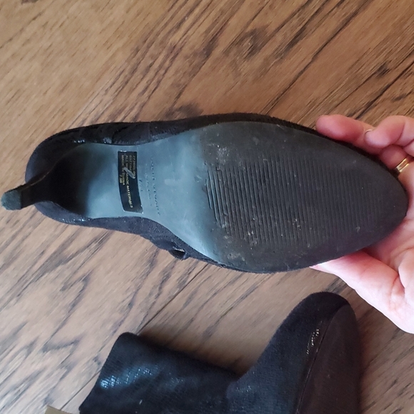 Colin Stuart black stiletto bootie..with some shine!! Used but great shape! - Picture 4 of 8